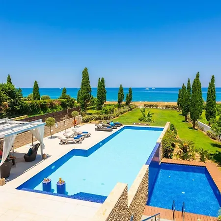 Annabel Palace Lachi
