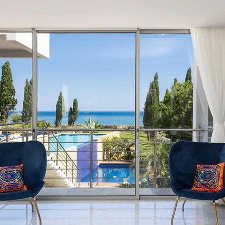 Annabel Palace * לאצ'י