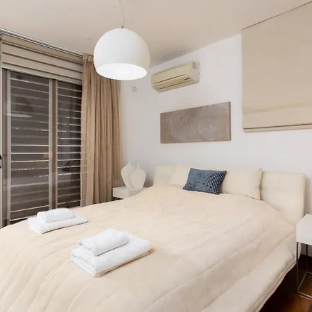 Annabel Palace * לאצ'י